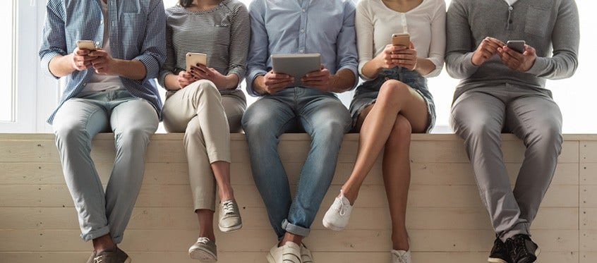 Graphic Illustration of FIDO2 Integration in Windows 10, Google Play Services on Android, and Web Browsers like Safari, Chrome, Firefox